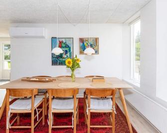Holiday Home Hjørring XXVIII - Hjørring - Essbereich
