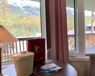 Sunwapta Falls Rocky Mountain Lodge - Jasper - Balcón