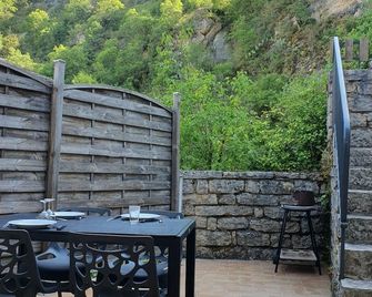 Gîte ' Les Osiers' 2, 3 persons' GT 32' Saint Chély du Tarn, near river - Gorges-du-Tarn-Causses - Patio