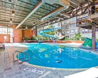 Delta Hotels by Marriott Toronto East - Toronto - Zwembad