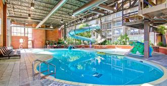 Delta Hotels by Marriott Toronto East - Toronto - Piscine