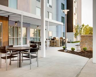 TownePlace Suites by Marriott Kansas City Airport - Kansas City - Patio