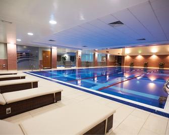 ذا إسيكس جولف آند كانتري كلوب - كولشيستر - حوض السباحة