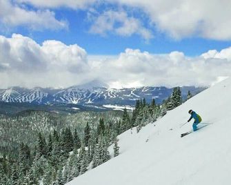 1 BR Condo Walk to Lift and Main St Plus Pool with View - Breckenridge