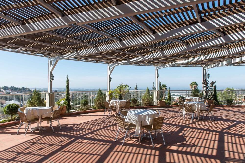 هاي - شلومي هوستيل