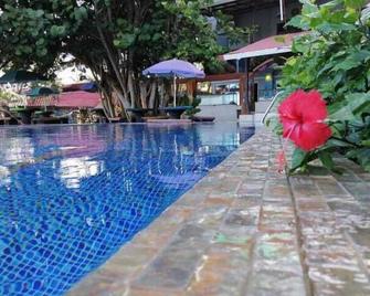 Hotel La Cueva Limon - Limón - Piscina