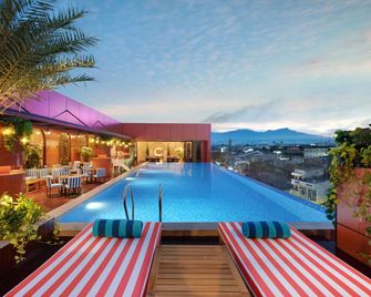 Mercure Garut City Center - Garut - Piscina