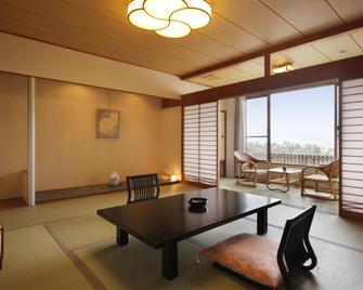 Hamamurasaki - Shirako - Comedor