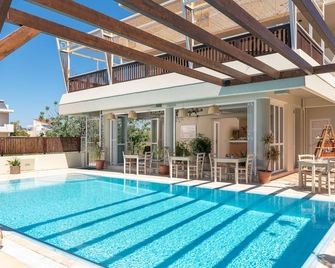 Goji Vegan Hotel - לאליסוס - בריכה