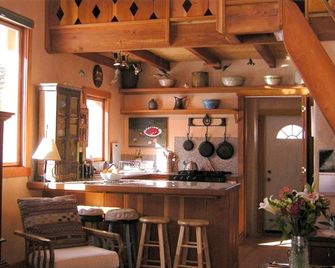 Rustic Mountain Cabin with a Hot Tub in Salida, Colorado - Salida - Bar