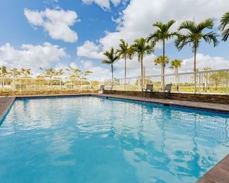 Charming Stay: 2 Queen Beds, Fairfield Inn, Next to Everglades, Free Parking - Florida City - Pool