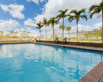 Charming Stay: 2 Queen Beds, Fairfield Inn, Next to Everglades, Free Parking - Florida City - Uima-allas