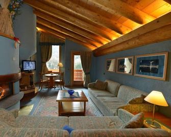 Eco Wellness Hotel Notre Maison - Cogne - Living room