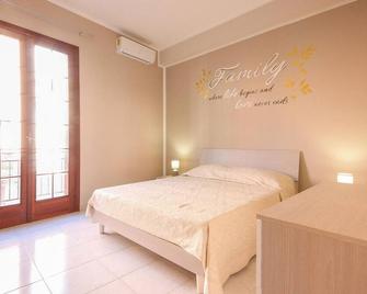 3 Bedroom Stunning Home In Menfi - Menfi - Camera da letto