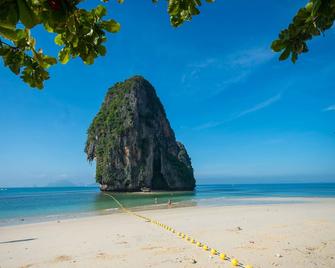 Maneetel Krabi Beachfront - Ao Nang - Ranta