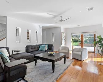Tranquil Tides Retreat - Sorrento - Obývací pokoj