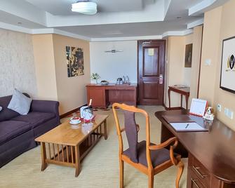 Nairobi Safari Club by Swiss-Belhotel - Nairobi - Living room