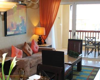 Enjoy This Luxurious 2 Bedroom 4 Diamond Villa Group Resort In Mexico!!!! - Isla Mujeres - Olohuone