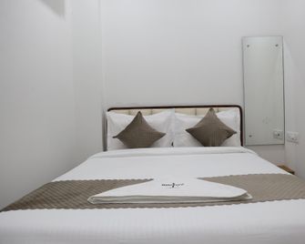 Innzoy Hotels - Tngo Colony - Hyderabad - Bedroom