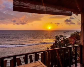 Malibu Huts - Nusa Penida - Balcón