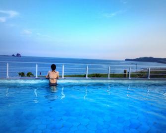 Sun and moon Resort - Andeok-myeon - Building