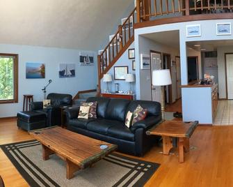 Waterfront Wildlife Retreat on the Patuxent River - Lusby - Living room