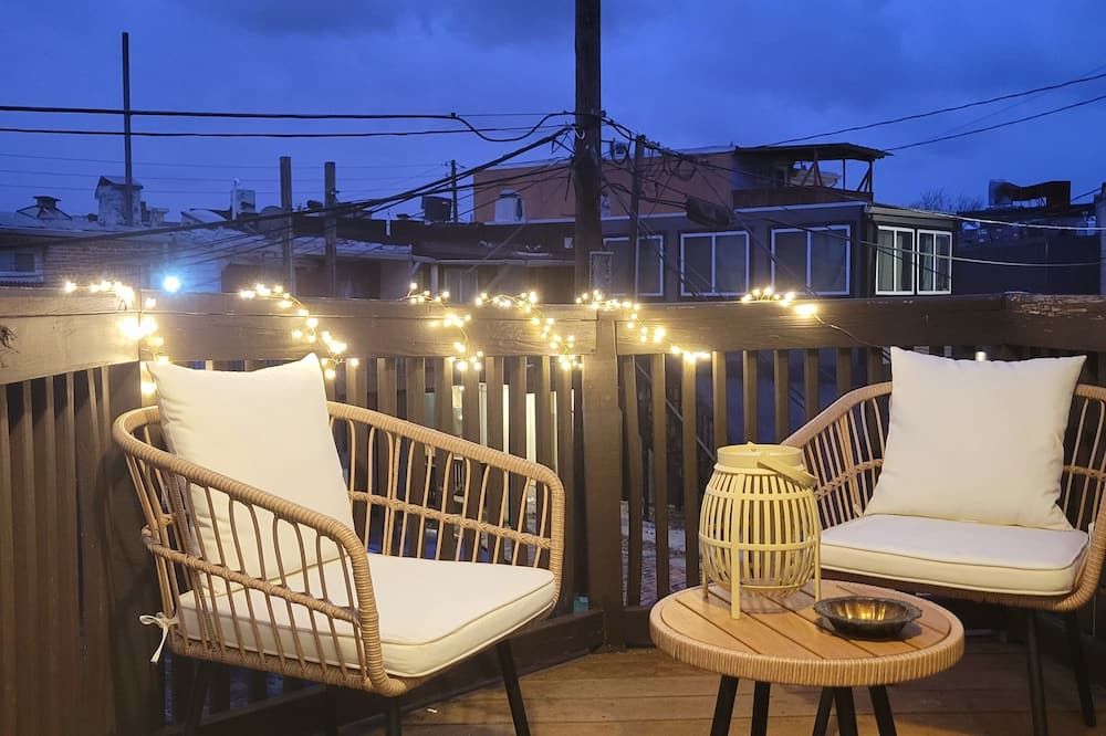 Downtown 1bd Apt, Walk to Stadiums, Free Parking - Baltimore - Balcony