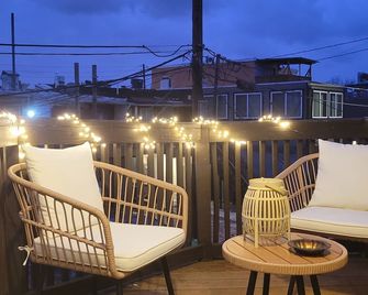 Downtown 1bd Apt, Walk to Stadiums, Free Parking - Baltimore - Balcony