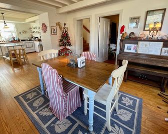 Nature Lovers Family Friendly Farmhouse near Pickwick Lake - Bath Springs - Eetruimte