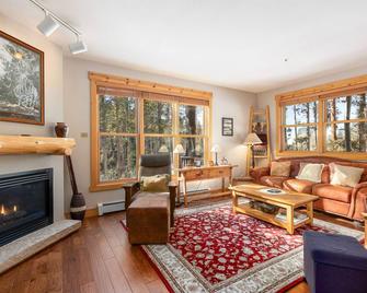 Beautiful Condo Nestled in the Pines/Shared Hot Tub/On Shuttle Route To Slopes - Silver Plume - Sala de estar