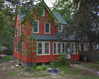 Large Single Family House Rental With Yard And Parkings Near Harvard University - Boston - Budynek