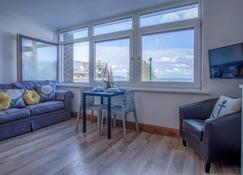 Ocean View - 1 Bedroom Apartment - Saundersfoot - Saundersfoot - Living room