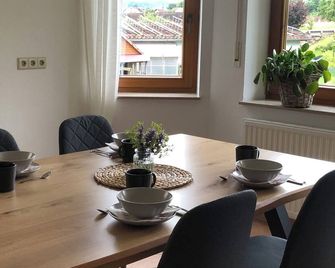 Bright and spacious vacation apartment (70 sqm) for 2-4 people in the northern Black Forest - Waldachtal - Eetruimte