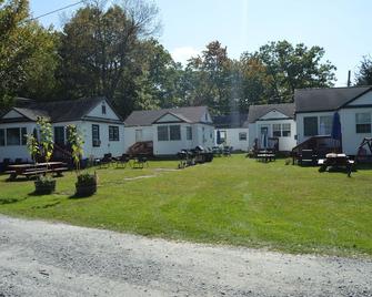 Charming Lakefront Cottage On Masten lake - Wurtsboro - Edificio