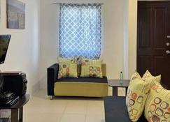 Most affordable yet most comfortable beautiful villas Nearest popular beaches - San Juan - Living room