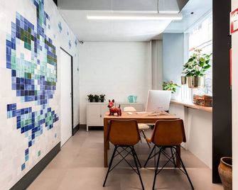 Hostel Nüt - גרנדה - דלפק קבלה