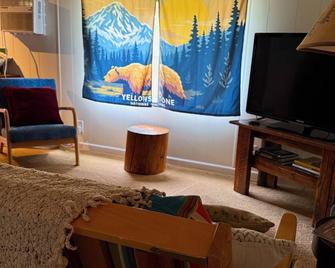 On the Bitterroot River! - Darby - Living room