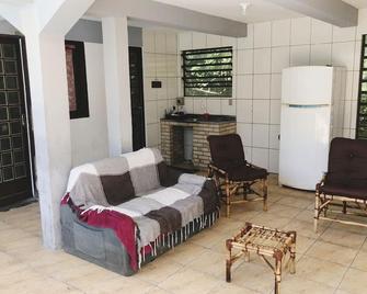 Casa com Piscina e Amplo Espaço com Churrasqueira - Esteio - Living room