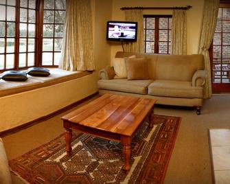 Critchley Hackle Lodge - Dullstroom - Living room