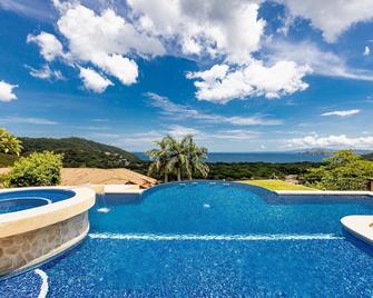 Casa Ilan Ilan. Perfect Large, Spacious ocean view home for family gatherings. - Culebra - Pool