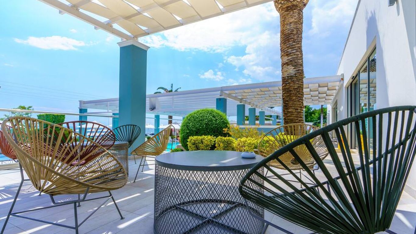 塞爾米利亞克隆威爾渡假村 - 波利伊羅斯