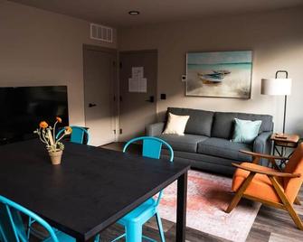 Modern State Unit 2 - Traverse City - Restaurant