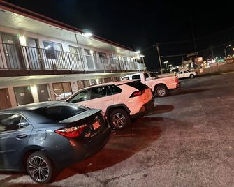 Super 7 Inn - Joplin