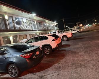 Super 7 Inn - Joplin