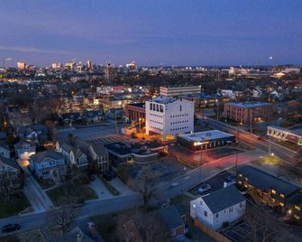 Condo Retreat with Patio & Free Parking, by Vanderbilt - Nashville - Außenansicht