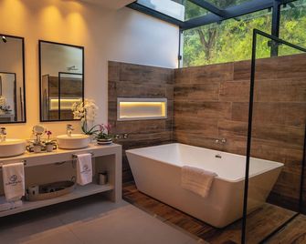 Saison Resort & Spa - Itaipava - Bathroom