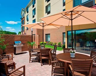 TownePlace Suites by Marriott Bethlehem Easton/Lehigh Valley - Easton - Patio