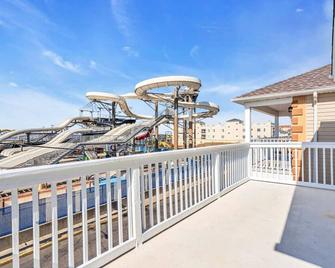 Waterpark Beach House with Water and City View - Keansburg - Balcony