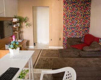 Fica, Vai ter Bolo Hostel - Itajaí - Living room