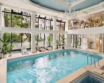 โรงแรมและที่พักควีนส์คอร์ท - บูดาเปสต์ - สระว่ายน้ำ
